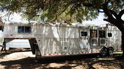 horse-trailer